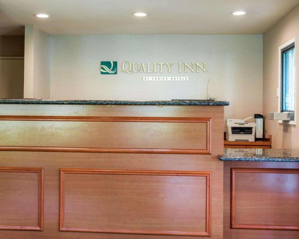 Quality Inn San Bernardino Buitenkant foto