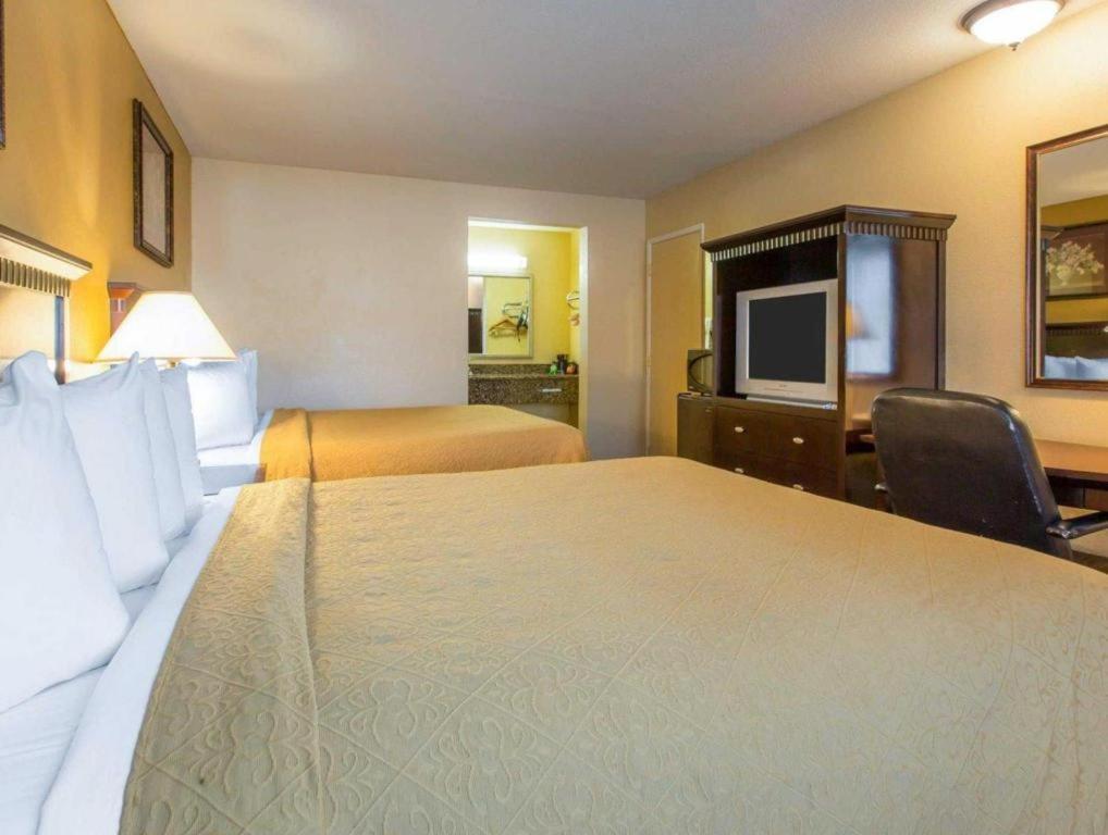 Quality Inn San Bernardino Buitenkant foto