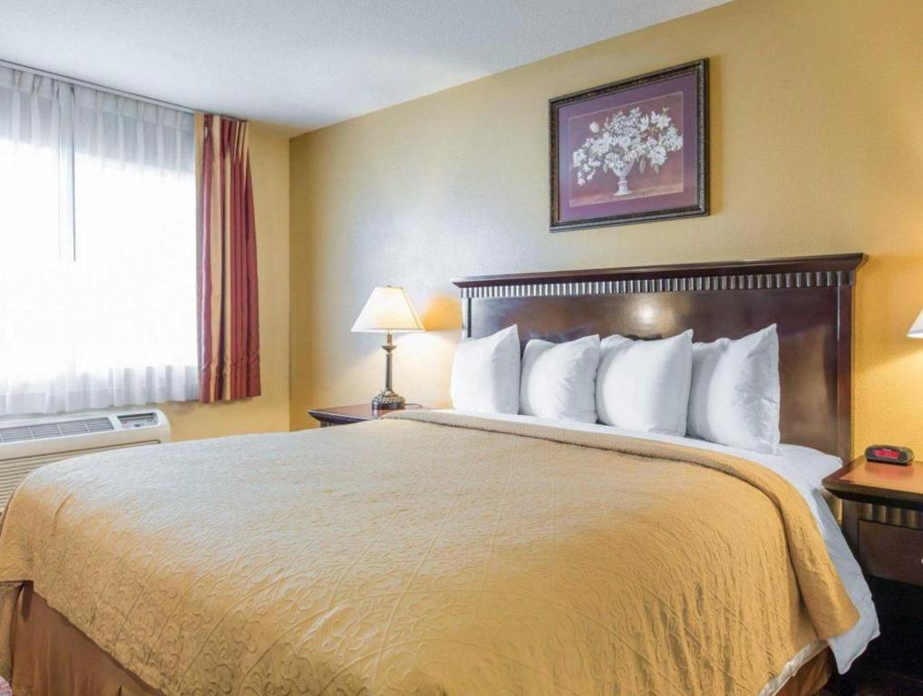 Quality Inn San Bernardino Buitenkant foto