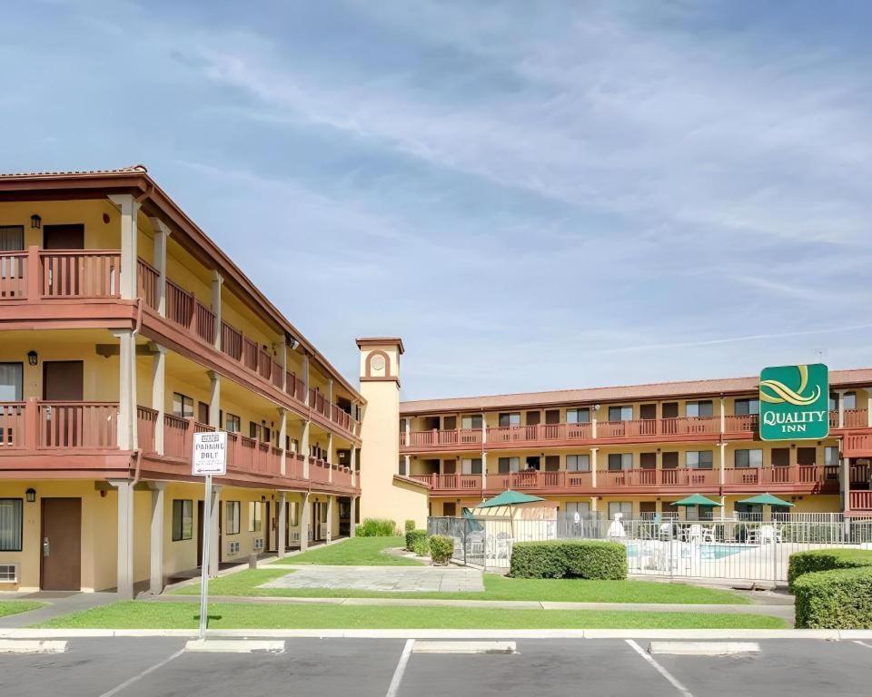 Quality Inn San Bernardino Buitenkant foto