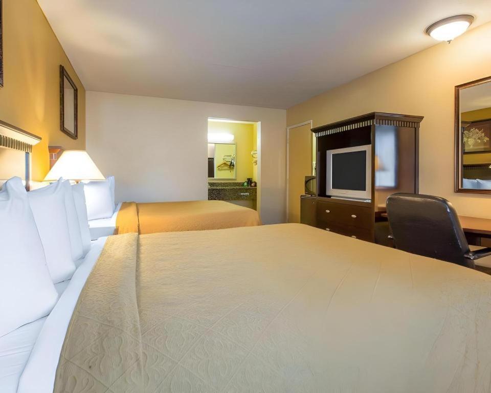 Quality Inn San Bernardino Buitenkant foto