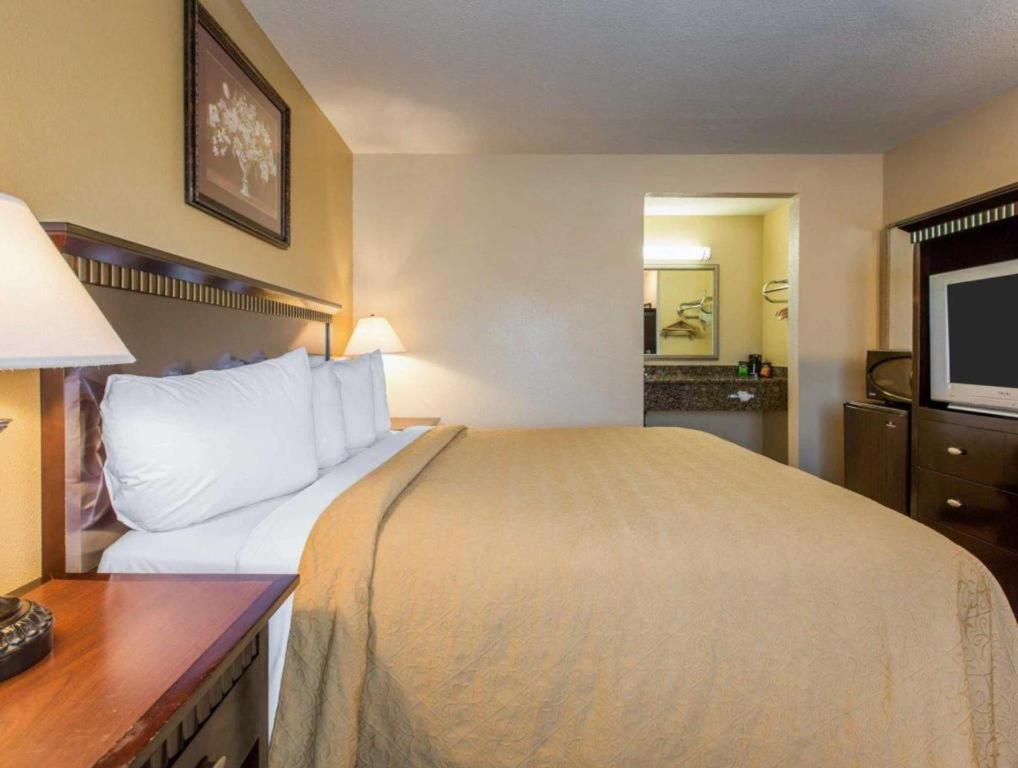 Quality Inn San Bernardino Buitenkant foto