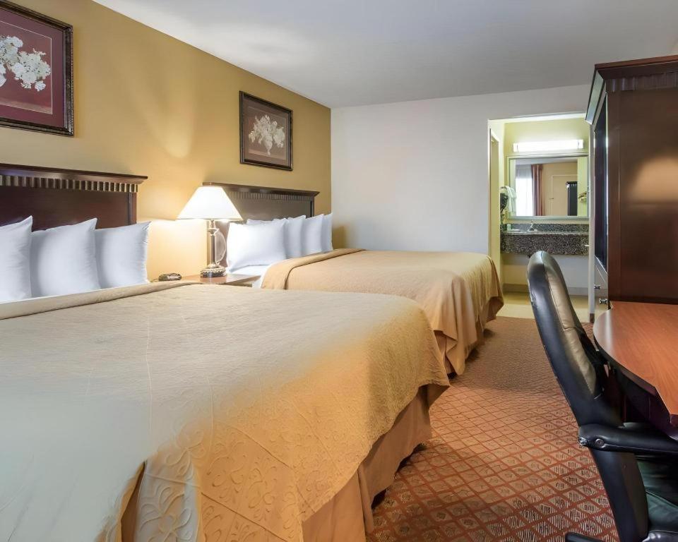 Quality Inn San Bernardino Buitenkant foto