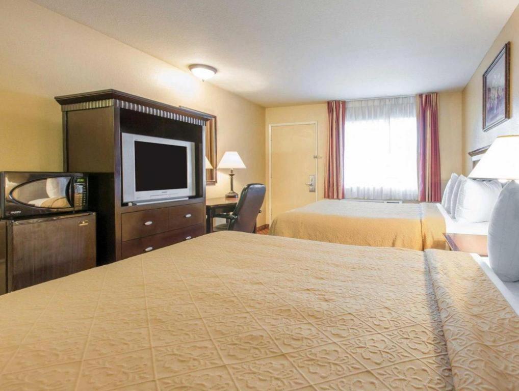 Quality Inn San Bernardino Buitenkant foto