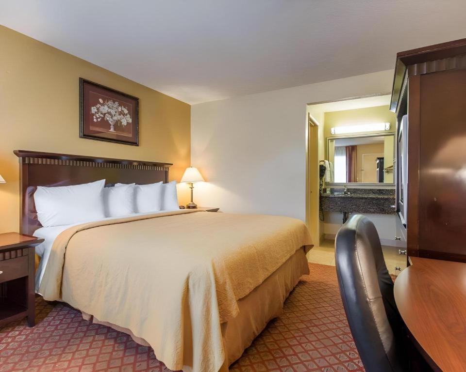 Quality Inn San Bernardino Buitenkant foto
