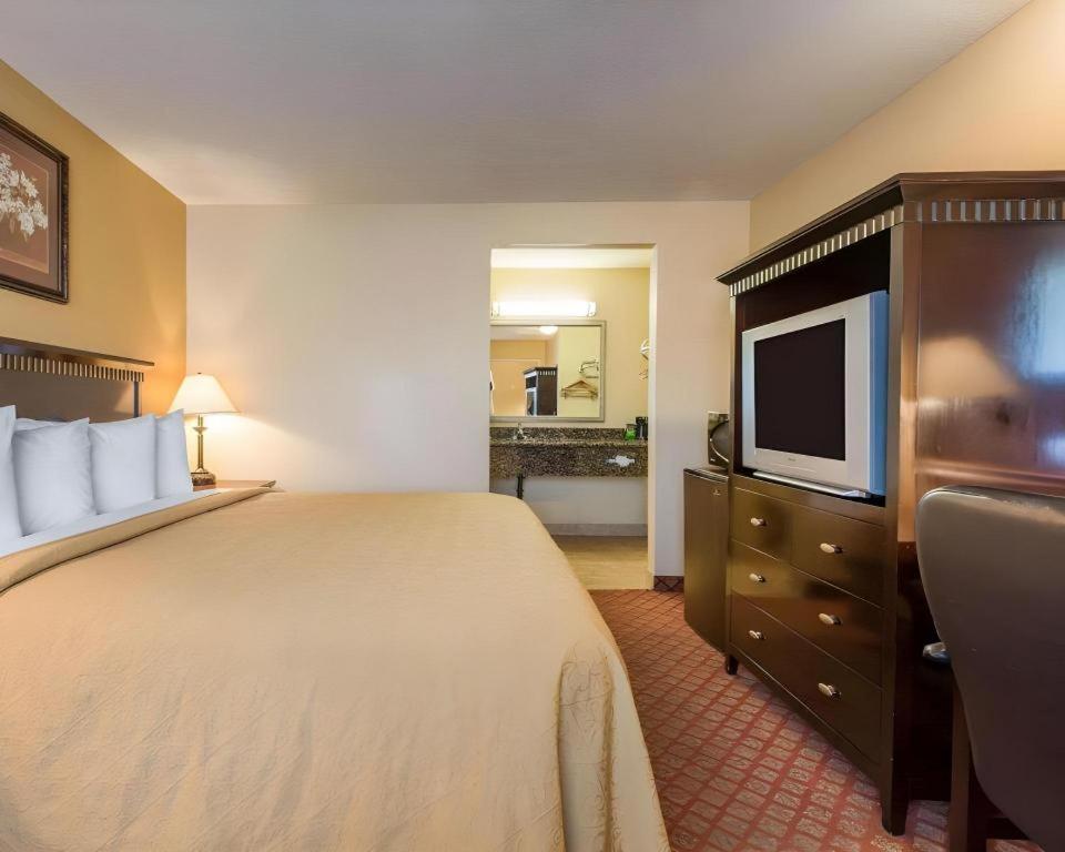 Quality Inn San Bernardino Buitenkant foto