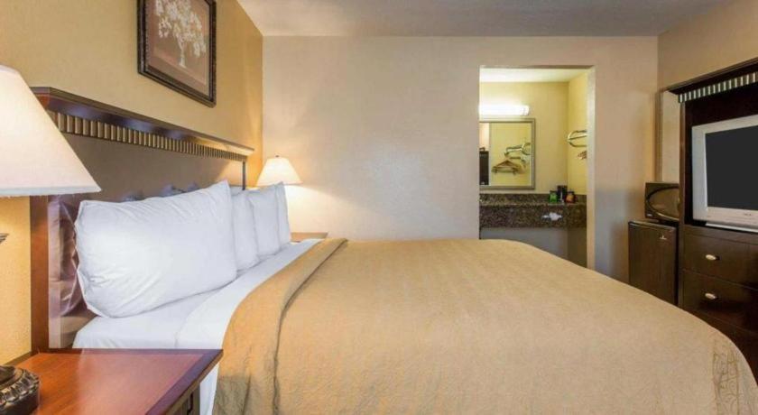 Quality Inn San Bernardino Buitenkant foto