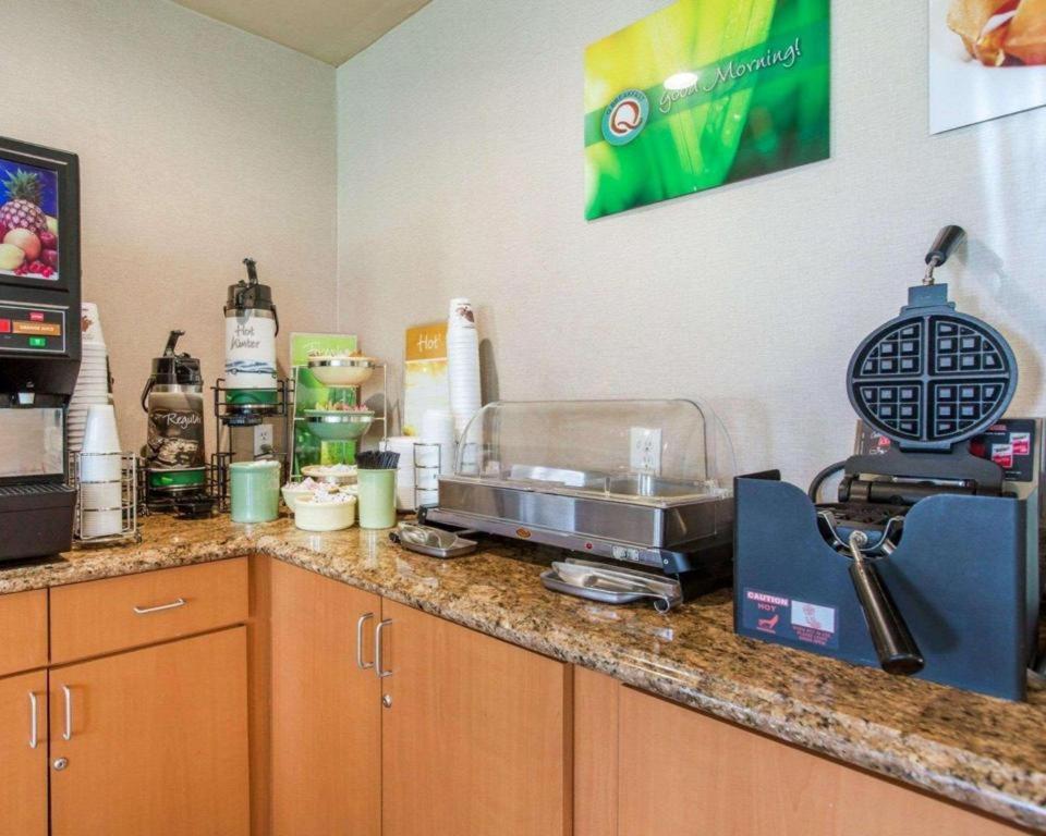 Quality Inn San Bernardino Buitenkant foto