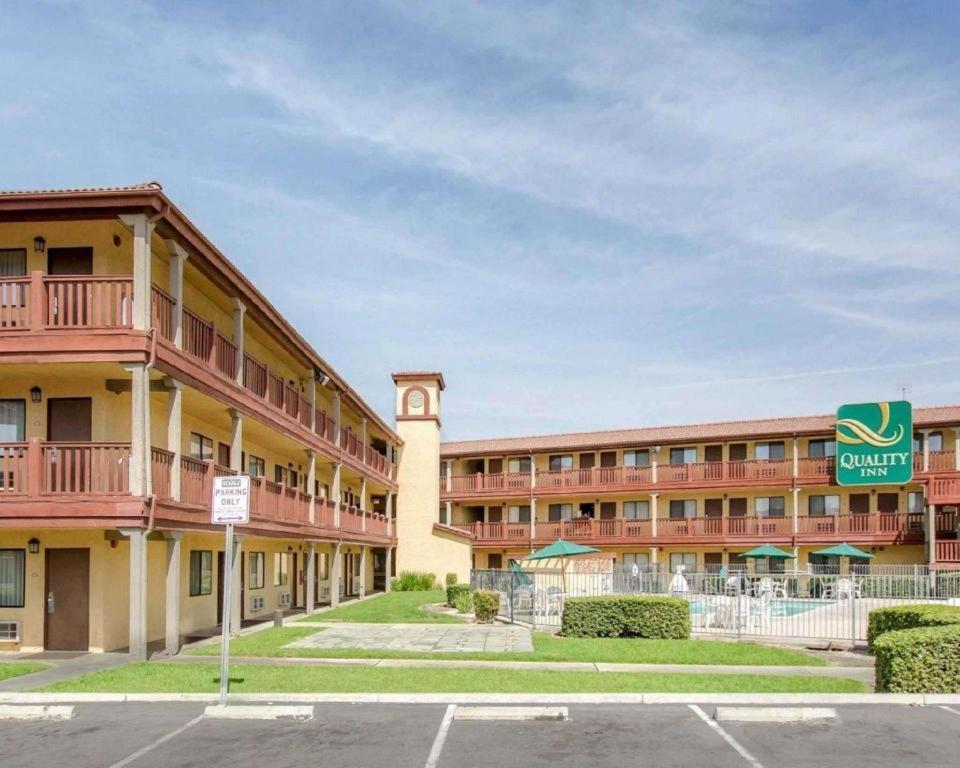 Quality Inn San Bernardino Buitenkant foto